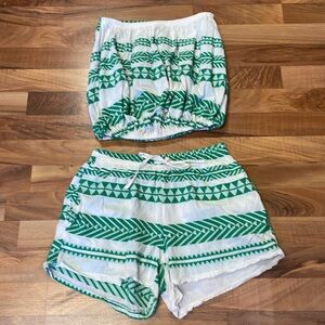 Sofia set green/white Aztec top/shorts M